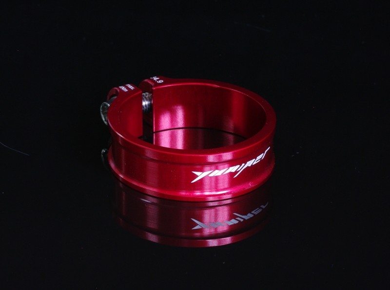 Yuniper Sattelklemmschelle 34.9mm 9g rot
mit Titan Schraube - Yuniper Logo